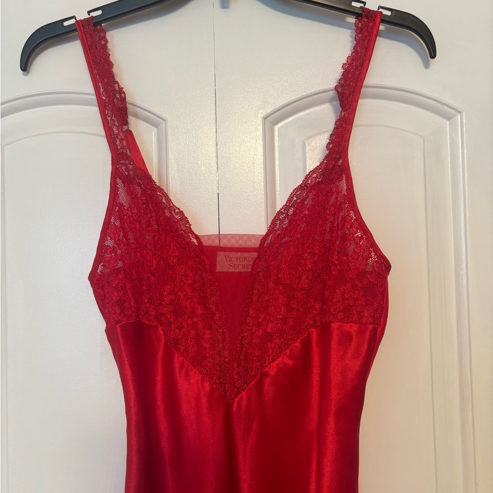 Vintage Victoria’s Secret gold label red slip satin and lace - Picture 2 of 6